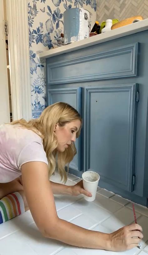 Paint Porcelain Tile, Painting Brick Floors, Painting Over Floor Tiles, White Painted Tile Floor, Painted White Floors, Painting A Tile Floor, How To Paint Tile Floor, Floor Tile Paint, Painting Terra Cotta Tile Floor