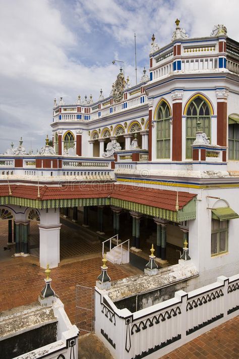 Tamil House Design, Chettinadu House, Tamil Architecture, Chettinad Architecture, Karaikudi Houses, Mysore Palace Interior Design, Chettinad Palace, Ancient Indian Palace Aesthetic, Chettinad House