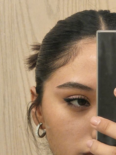 Black Eyeliner Brown Eyes, Short Eyeliner, Black Eyeliner Looks, Eyeliner Brown Eyes, Self Photography, Brown Eyeliner, Eyeliner Looks, Black Eyeliner, Makeup Inspo