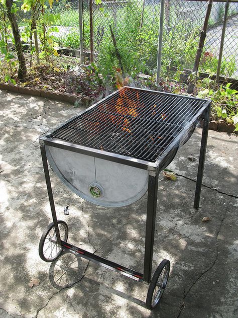 I built this with a new 55 gallon oil drum, some angle iron, an old bed frame, and some wheels from an old lady push cart... STILL NOT DONE YET!!! Diy Bbq Grill, Old Bed Frames, Outdoor Bbq Grill, Welding Ideas, 55 Gallon Drum, Diy Bbq, Bbq Grill Design, Welding Tips, Oil Drum