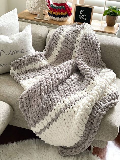 Finger Knitting Blankets, Chunky Blanket Diy, Chunky Blanket Pattern, Free Crochet Blanket Patterns, Chunky Knit Blanket Pattern, Chunky Knit Blankets, Chunky Yarn Blanket, Diy Knit Blanket, Hand Crocheted Blanket