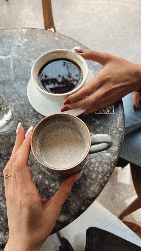 Bestie gossip time Coffee With Bestie, Friends Coffee, Coffee Aesthetic, Coffee Date, Healthy Life, Coffee Tea, I Am Awesome, Tea, Coffee