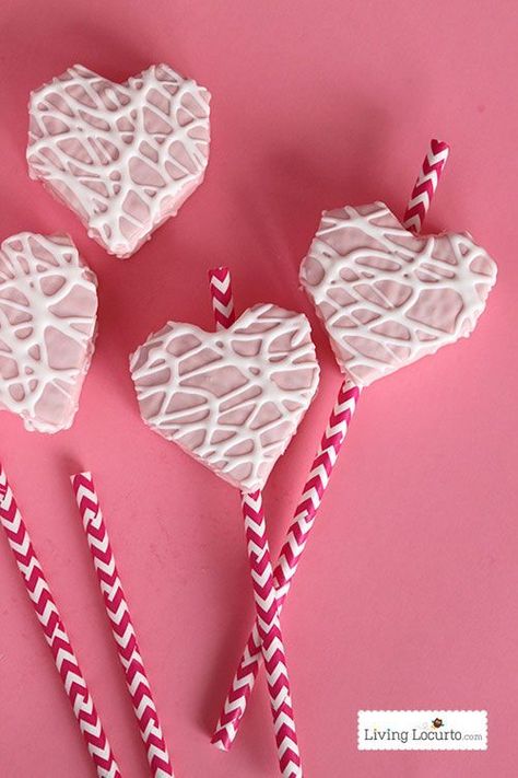 Little Debbie Heart Cakes, Little Debbie Valentine Ideas, Food Valentines Day, Valentine Snacks, Food Valentines, Lil Debbie, Debbie Snacks, Valentines Snacks, Easy Valentines