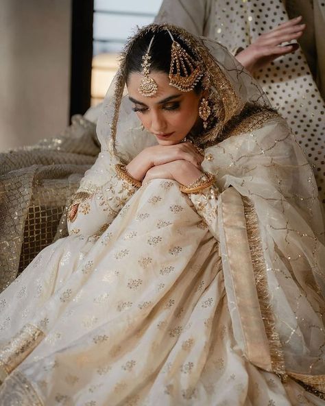 Maya Ali (@official_mayaali) • Instagram photos and videos Nikah Outfit, Pakistani Bridal Jewelry, Desi Wedding Dresses, Bridal Photography Poses, Maya Ali, Asian Wedding Dress, Bride Photoshoot, Pakistani Wedding Outfits, Desi Aesthetic