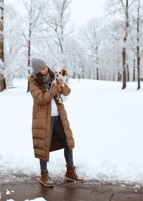 Warm and cute winter boots and puffer coats on sale Preppy Winter Outfits Cold Weather, Snow Boots Outfit, Cute Winter Boots, Casual Winter Boots, Cold Weather Jackets, Mode Mantel, Winter Boots Outfits, Look Boho Chic, Sorel Winter Boots