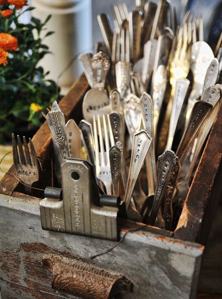 23 Thrift Store Makeovers - old drawers display stamped silverware markers Thrift Store Diy Projects, Thrift Store Diy, Cottage Market, Thrift Store Crafts, Antique Silverware, Vintage Cutlery, Vintage Flatware, Plant Markers, Vintage Silverware