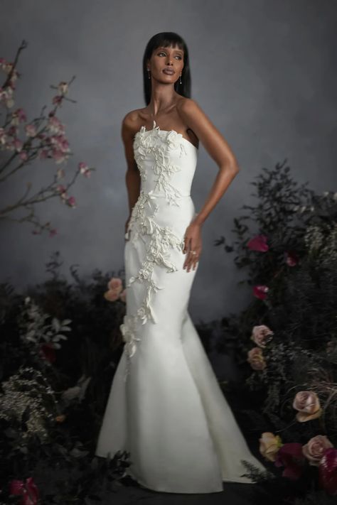 Marchesa Bridal Spring 2025 Collection [PHOTOS] Trumpet Style Wedding Dress, Marchesa Wedding Dress, Marchesa Bridal, Fair Wedding, Strapless Lace Wedding Dress, Strapless Wedding Dress Mermaid, Plain Wedding Dress, Marchesa Spring, Embroidered Wedding Dress