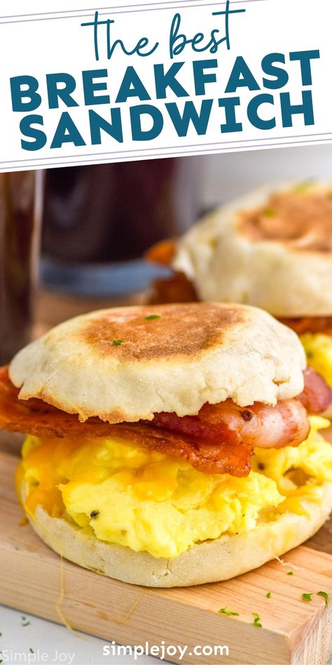 This Breakfast Sandwich is so easy to make, filling and delicious, and freezer friendly. Make a big batch so you can grab them for a fast breakfast! Breakfast Buiscits Sandwich, How To Make Eggs For Breakfast Sandwich, Breakfast Biscuits Sandwich, Easy Breakfast Sandwiches, Homemade Breakfast Sandwich, Breakfast Bagel Sandwich, English Muffin Breakfast Sandwich, Healthy Breakfast Sandwich, Fast Breakfast