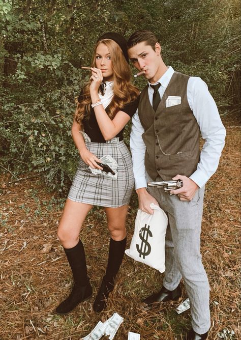 Bonney And Clyde Costume, Bonnie E Clyde Halloween, Bonnie And Clyde Costume Ideas, Bonnie And Clyde Outfit, Bonny And Clyde Costumes Halloween, Bonnie E Clyde Fantasia Halloween, Fantasia Bonnie Clyde, Bone And Clyde Costume, Mobster Couple Costume