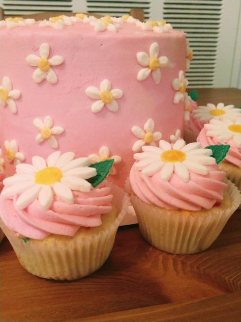 Groovy One Smash Cake, Groovy Smash Cake, Daisy Smash Cake, Smash Cake And Cupcakes, Daisy Birthday Cake, Flower Cupcake Cake, Daisy Theme, Flower Birthday Party, Baby Shower Sweets