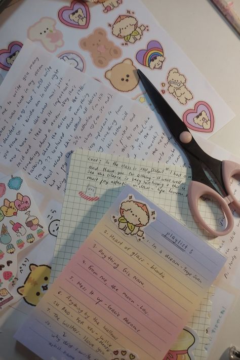 Cute Letters Aesthetic, Penpal Letters Aesthetic, Pen Pal Letters Aesthetic, Penpal Aesthetic, Penpal With Me, Pink Cute Aesthetic, Secret Friend, Sending Letters, Penpal Letters