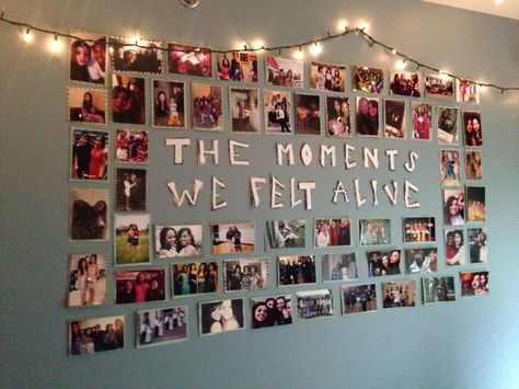 How To Put Photos On Wall, Cute Stuff For Your Room Wall Art, Bedroom Ideas With Pictures Wall Decor, Photo Wall Collage Bedroom Layout, Room Decor With Pictures, Mini Room Ideas, Pictures On Wall Ideas, Goal Wall, Pictures On Wall