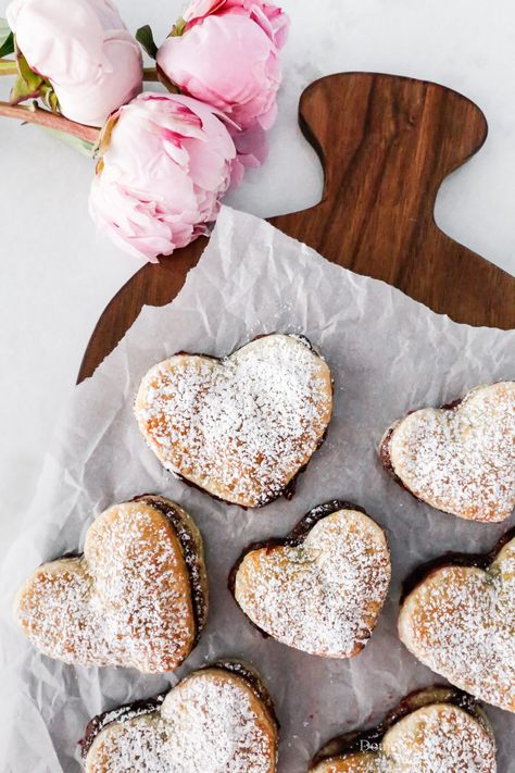 Nutella Raspberry Puff Pastry Hearts - Domestically Blissful Heart Puff Pastry, Pastry Hearts Recipe, Raspberry Puff Pastry, Puff Pastry Hearts, Pastry Hearts, Nutella Raspberry, Nutella Puff Pastry, Domestically Blissful, Vegetarian Recipes Dessert