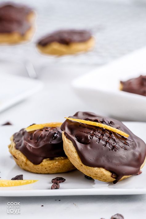 Homemade Jaffa Cakes - Cook Eat Live Love Homemade Jaffa Cakes, Jaffa Cake Recipe, Jaffa Cakes, Orange And Chocolate, British Biscuits, Flat Cakes, Jaffa Cake, Vegan Cookies Recipes, Rosh Hashana