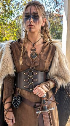 Stone Age Outfit Ideas, Viking Woman Clothes, Viking Costume Ren Faire, Plus Size Viking Woman, Barbarian Women Outfit, Womens Viking Cosplay, Viking Fancy Dress Women, Norse Women Clothing, Viking Renfaire Outfit