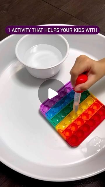 Arwa Saif | my_busy_kid on Instagram: "Fill the pop it circles with water using a dropper . Yes , it’s just that simple and yet has so many benefits for the kids .  It’s a perfect engaging activity for kids 3 to 5 yrs old !!  #simpleactivities #toddleractivities #keepkidsbusy #letskeepkidsbusy #activitiesforkids #finemotorskills" Dropper Activities Preschool, Sensory Activities For 3 Yrs Old, Activity For 3 Yrs Old, Finemotorskills Activities, Activities For 5yrs Old, Activities For 3 Yrs Kids, Table Trays, Occupational Therapy Activities, Activity For Kids