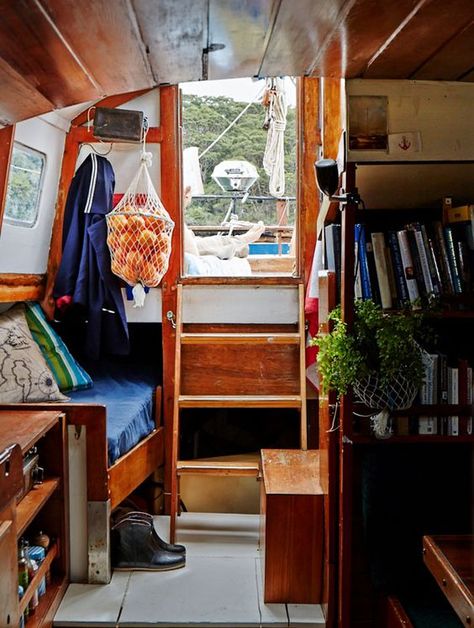 Beautiful And Comfortable Boat Interior Designs To Make Your Mouth Water - Bored Art Cozy Boat Interior, Living In A Boat, Boating Life, Lovely Interior, Boat House Interior, Boat Interior Design, Houseboat Living, Sailboat Interior, Boat Interiors