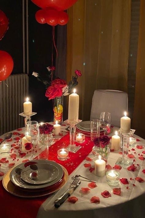 Romantic Dinner Table Setting, Valentine Day Aesthetic, Romantic Dinner Tables, Romantic Dinner Setting, Aesthetic Valentines Day, Valentines Day Gifts Ideas, Romantic Room Surprise, Romantic Dinner Decoration, Aesthetic Valentines