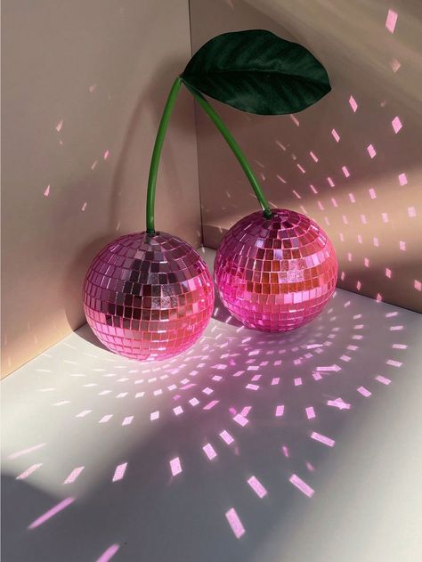 Plants In Room Decor, Pink Wall Bedroom Decor, Pink Funky Bedroom, Cute Room Decor Aesthetic Pink, Disco House Decor, Disco Ball Garden Party, Disco Themed Bedroom, Retro Birthday Theme, Disco Ball Room Decor