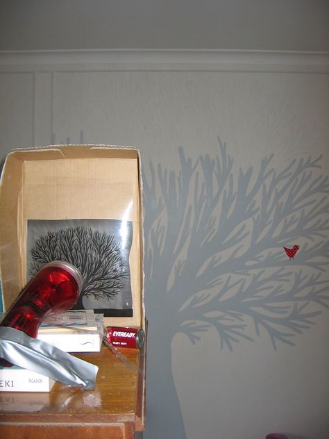 Drawing Projector, Projector Wall, Art Projector, Diy Projector, Postres Halloween, Overhead Projector, Wall Murals Diy, Mural Stencil, Creative Wall Decor