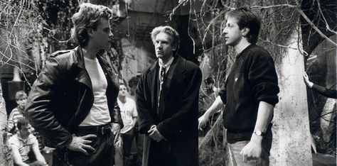 "Night Breed" Clive Barker on the set with stars Craig Sheffer and writer-director David Cronenberg Craig Sheffer, Film And Arts, David Cronenberg, Clive Barker, Movies Horror, Movies Art, I Love Men, Great Films, Film Art