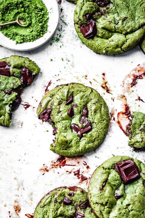 Chewy gooey matcha chocolate chip cookies made with almond flour and pantry-friendly ingredients. These healthy matcha cookies are vegan, gluten-free, and paleo-friendly. Mix them up in one bowl and have them in and out of the oven in under an hour. Matcha Chocolate Chip Cookies, Matcha Almond, Cookies With Chocolate Chips, Bojon Gourmet, Biscuits Diététiques, Baked Recipes, Matcha Cookies, Cookies With Chocolate, Matcha Chocolate