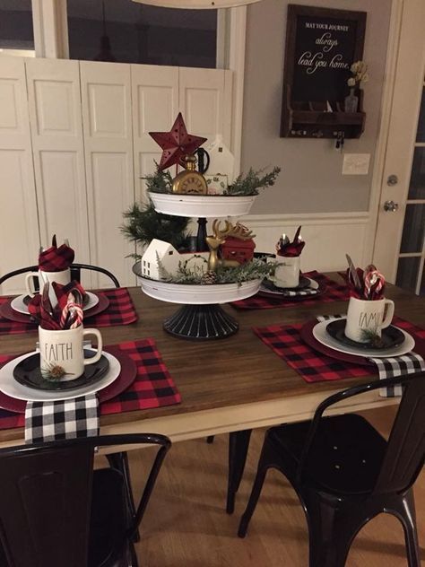 music Christmas table settings ideas that will make the grand spread look elegant &gt; Detectview ch Deco Table Noel, Plaid Christmas Decor, Christmas Decorations Cheap, Buffalo Check Christmas, Cheap Christmas, Buffalo Plaid Christmas, Christmas Table Settings, Farmhouse Christmas Decor, Christmas Table Decorations