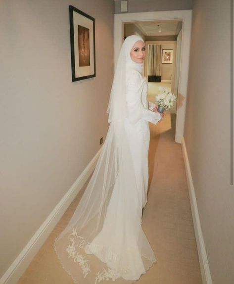 Classic Wedding Dress Hijab, Wedding Dress Muslim Hijab Bride, Satin Wedding Dress Hijab, Malaysia Wedding Dress Hijab, Dream Wedding Dresses Hijab, Malaysian Wedding Dress Muslim, Hijab Wedding Dresses Princesses, Veil Wedding Hijab, Hijabi Wedding Dress Simple