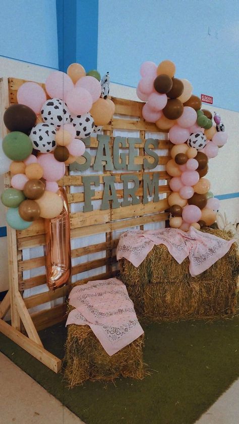 Cowgirl Birthday Backdrop Ideas, Diy Horse Theme Birthday Party, Cowgirl First Birthday Party Decorations, Boho Rodeo Birthday Party, Brown Cow Print Party Ideas, First Rodeo Birthday Party Decorations, Charro 3rd Birthday Party, Three Haw Birthday, My First Rodeo Party Ideas