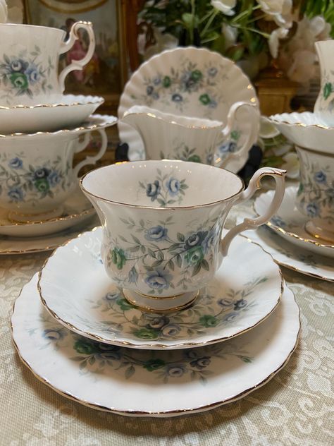 Royal Albert "Inspiration " tea set 5- tea cups 5- saucers  6- side plates  1- cream jug All items in very good condition Teacup Set Aesthetic, Aesthetic Tea Set, Tea Set Aesthetic, Fancy Tea Set, Tea Party Setup, Victorian Tea Cup, Royal Albert Tea Sets, Fancy Tea Cups, Elegant Tea Set