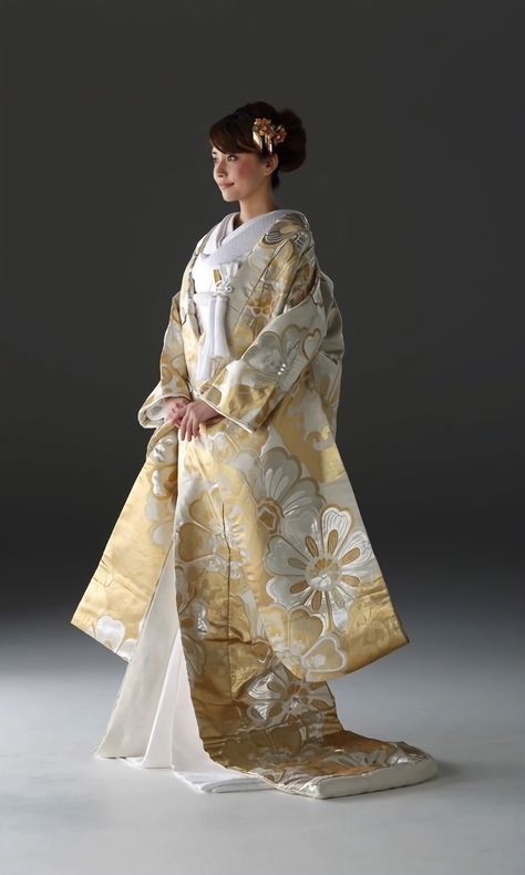 Japanese Wedding Dress, Bride Kimono, Traditional Japanese Clothing, Japanese Bride, Japanese Traditional Clothing, Kimono Japan, Traditional Japanese Kimono, Japanese Wedding, Mode Kimono