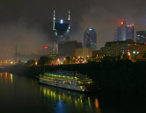 Our Best Tips For Viewing the Nashville Fireworks Show on the 4th of July Nashville 4th Of July, Collaborative Classroom, Nashville Skyline, Music City Nashville, Happy Birthday America, Fireworks Show, Music City, Fun Times, Nashville Tennessee