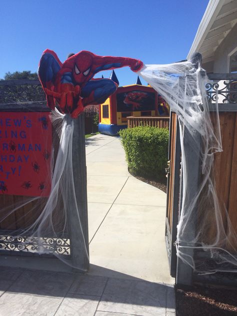 Spider-man entrance Spider Man Halloween Decorations, Spider Man Party Backdrop, Spider Man Web Decoration, Spider Man Photo Booth, Spider Man Obstacle Course, Outside Spiderman Birthday Party, 3rd Bday Spiderman, Spider-man Backyard Party, Spiderman Backyard Party Ideas