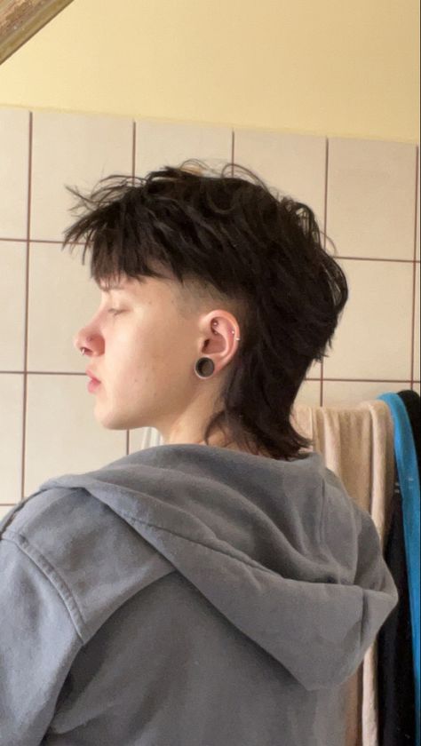 Hảir Style Mullet, Macs Haircuts, Mullet Hairstyle Transmasc, Midwest Emo Haircut, Women’s Mullet Hair, Modern Mullet Shaved Sides, Straight Modern Mullet, Mullets For Straight Hair, Soft Shag Mullet