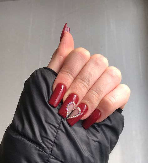 Red Nails With Heart Rhinestones, Nails With Hearts And Rhinestones, Red Heart Gem Nails, Valentine Nails Square, Red Nails With Jewels, Diamond Heart Nails, Gem Heart Nails, Nail Art Gems, Dark Red Valentine Nails