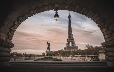 Eiffel Tower Cleaning Apartment, Deep Cleaning Services, Move Out Cleaning, Office Cleaning Services, Apartment Cleaning, Popular Photography, Office Cleaning, City Landscape, City Architecture