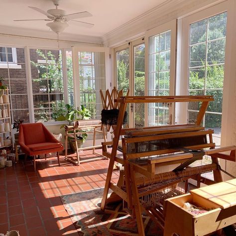 Weaving Room Ideas, Weaving Room, Weaving Studio, Weaving Studio Spaces, Weaving Workshop, Floor Loom Weaving Patterns, Artist Home Studio, Lenore Tawney Weaving, Studio Weave