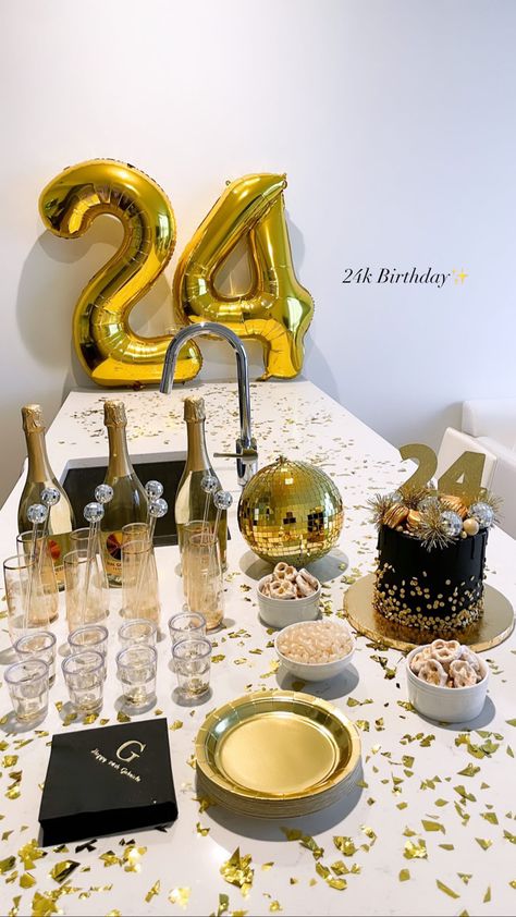 Golden 24th Birthday, 31st Golden Birthday Ideas, Golden Disco Party, Gold Birthday Theme Ideas, 25th Golden Birthday Ideas For Him, 24tg Birthday Ideas, Gold Bday Party Ideas, Golden Birthday For Men, 25 Birthday Decoration Ideas For Her