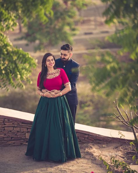 11.2k Likes, 27 Comments - Indian Wedding (@indian__wedding) on Instagram: “Bridal portrait by @theweddingstoryindia #weddings #indianbride #indianwedding #weddingidea…” Pre Wedding Photoshoot Outfit, Pre Wedding Photoshoot Outdoor, Pre Wedding Shoot Ideas, Wedding Pose, Wedding Photoshoot Poses, Concept Photography, Pre Wedding Poses, Wedding Indian, Pre Wedding Shoot