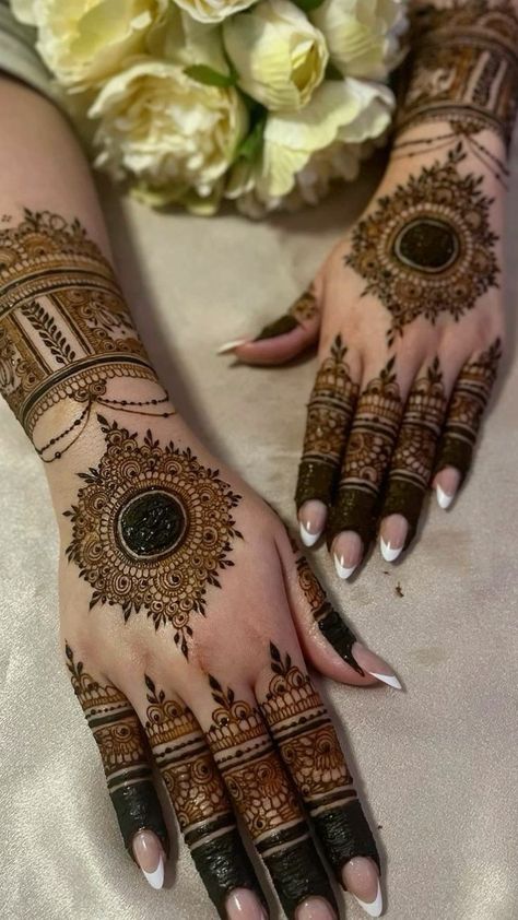 #hennaart #hennadesign #hennatattoo #hennainspiration #hennalove #hennalife #hennapattern #hennamakeup #hennaparty #hennahair Mandala Mehandi, Wedding Core, Tikki Mehndi Design, Hairstyles Designs, Mendi Design, Mehendi Ideas, Mehndi Designs Bridal Hands, Henna Tattoo Designs Hand, Latest Henna Designs