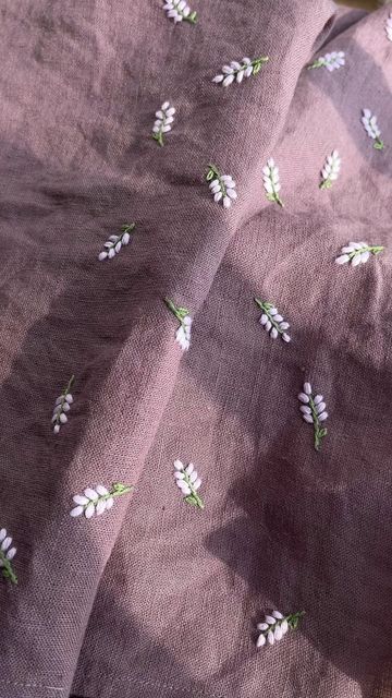 Embroidered Linen Dress Hand Embroidery, Floral Neckline Embroidery, Embroidery On Cotton Fabric, Cute Floral Embroidery, Hand Embroidery Simple Designs, Hand Embroidery On Dress, Hand Embroidery Flowers Pattern, Embroidery On Printed Fabric, Hand Embroidery Dress Design