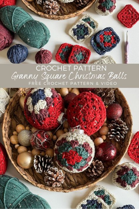 Create a charming Christmas Ornament with granny squares! Craft rustic and vintage cover clear plastic Christmas balls with the help of our tutorial and crochet pattern. You'll be sure to impress! Crochet Ornament Balls, Crochet Christmas Ornaments Free Pattern Granny Squares, Crochet Ornament Cover, Crochet Christmas Balls Pattern Free, Christmas Ball Crochet, Crochet Christmas Balls, Granny Square Christmas, Christmas Ornament Crochet, Ornament Crochet Pattern