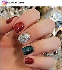 Christmas Nail Gel Colors, Short Dipped Christmas Nails, December Dip Nails Short, Green Christmas Gel Nails Short, Christmas Nails Dip Powder Short Design, Christmas Gel Dip Nails, Short Nail Christmas Nails, Short Gel Nails For Christmas, Shellac Christmas Nails Short