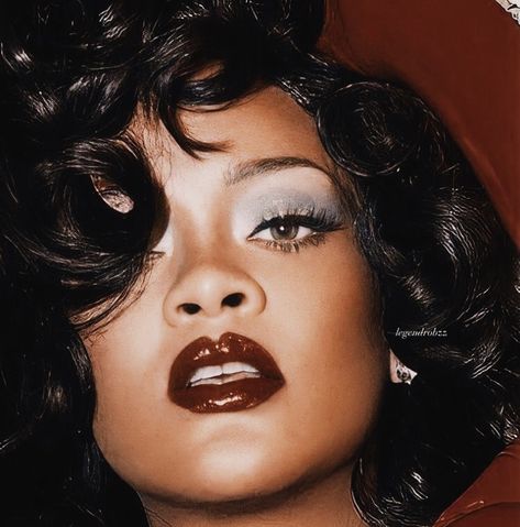 Classic Hollywood Makeup Black Women, 90s Makeup Dark Lip, Iconic 60s Makeup Looks, 80s Makeup And Hair Black Women, 90s Red Lip Makeup, Old Hollywood Glam Makeup Black Women, 50s Makeup Black Women, Make Up Vintage, Vintage Makeup Black Women