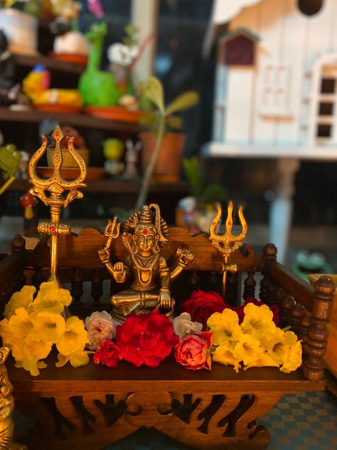 Pooja Snap, Shiva Abhishekam, Shiv Pooja, Temple Images, Mandir Decoration, Lord Shiv, God Pics, Pooja Decoration, Ganpati Decoration At Home