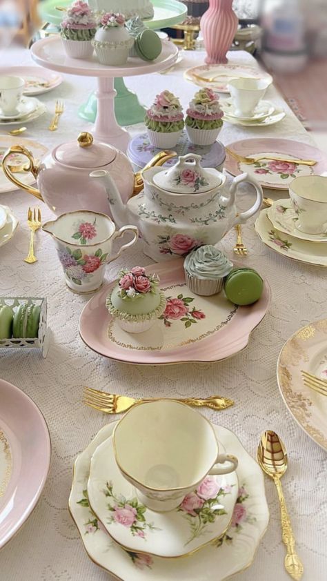 Princess Brunch Ideas, Vintage Pink Party Decor, Extravagant Tea Party, Eclectic Tea Party Mismatched China, Vintage Tea Party Table Decor, Afternoon Tea Table Decorations, Cute Tea Party Aesthetic, Tea Party Plates, English Tea Time Aesthetic