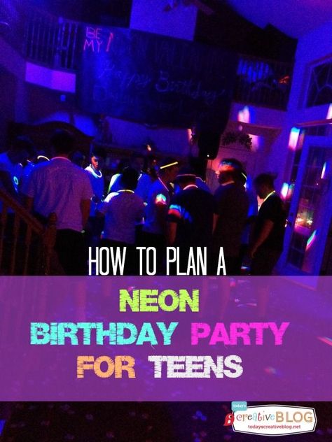 Neon Party for Teens | Plan and organize a party for Teens. This is perfect for teen birthday ideas. http://TodaysCreativeLife.com Neon Birthday Party For Teens, Sweet 16 Party Ideas For Boys, Glow In Dark Party, Glow Stick Party, Neon Birthday Party, Glow Birthday Party, Black Lights, Blacklight Party, Neon Birthday