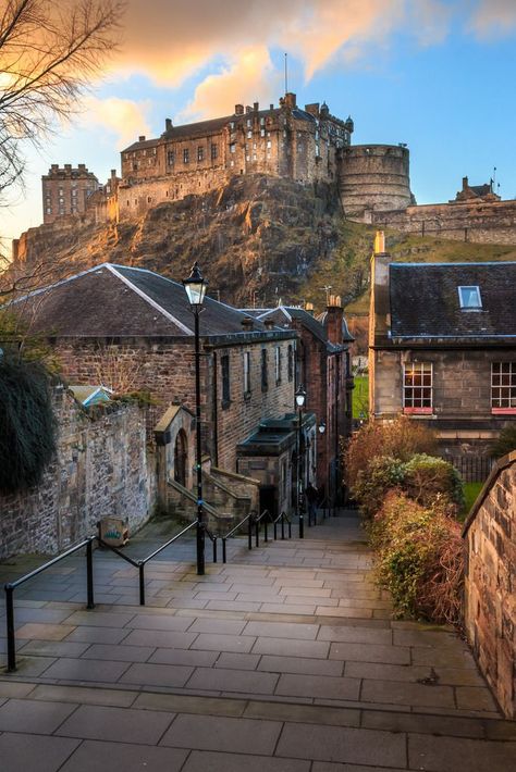 Scottish Castles, Scotland Honeymoon, Scotland Aesthetic, Edinburgh Travel, Scotland Vacation, Old Castle, Scotland Castles, Chateau France, Edinburgh Castle