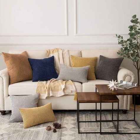 Beige Couch Blue Pillows, Living Room Decor Beige Couch, Beige Couch Pillow Ideas, Cream Couch Pillows, Living Room Couch Pillows, Sectional Pillows, Pillows On Couch, Beige Couch Living Room, Cute Throw Pillows