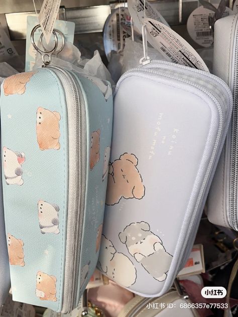 Cute Aesthetic Pencil Case, Aesthetic Pouch, Cute Pencil Pouches, Pretty School Supplies, Stationery Obsession, Room Organisation, Cute Stationary School Supplies, School Bag Essentials, Cute School Stationary